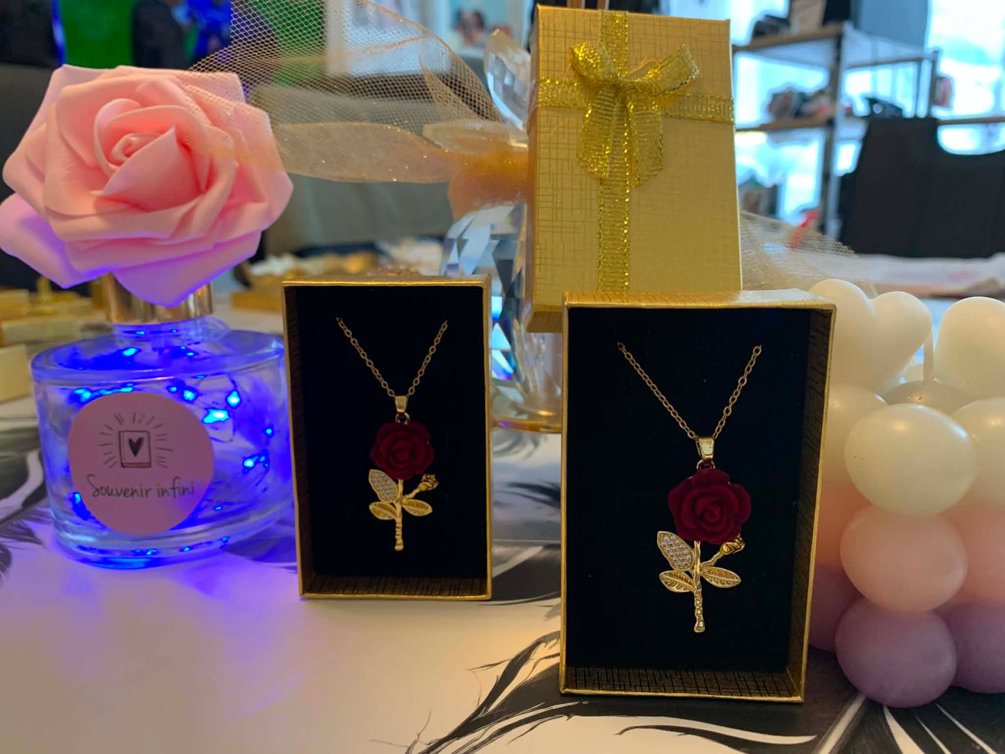 Collier rose rouge (plaqué or 18K)