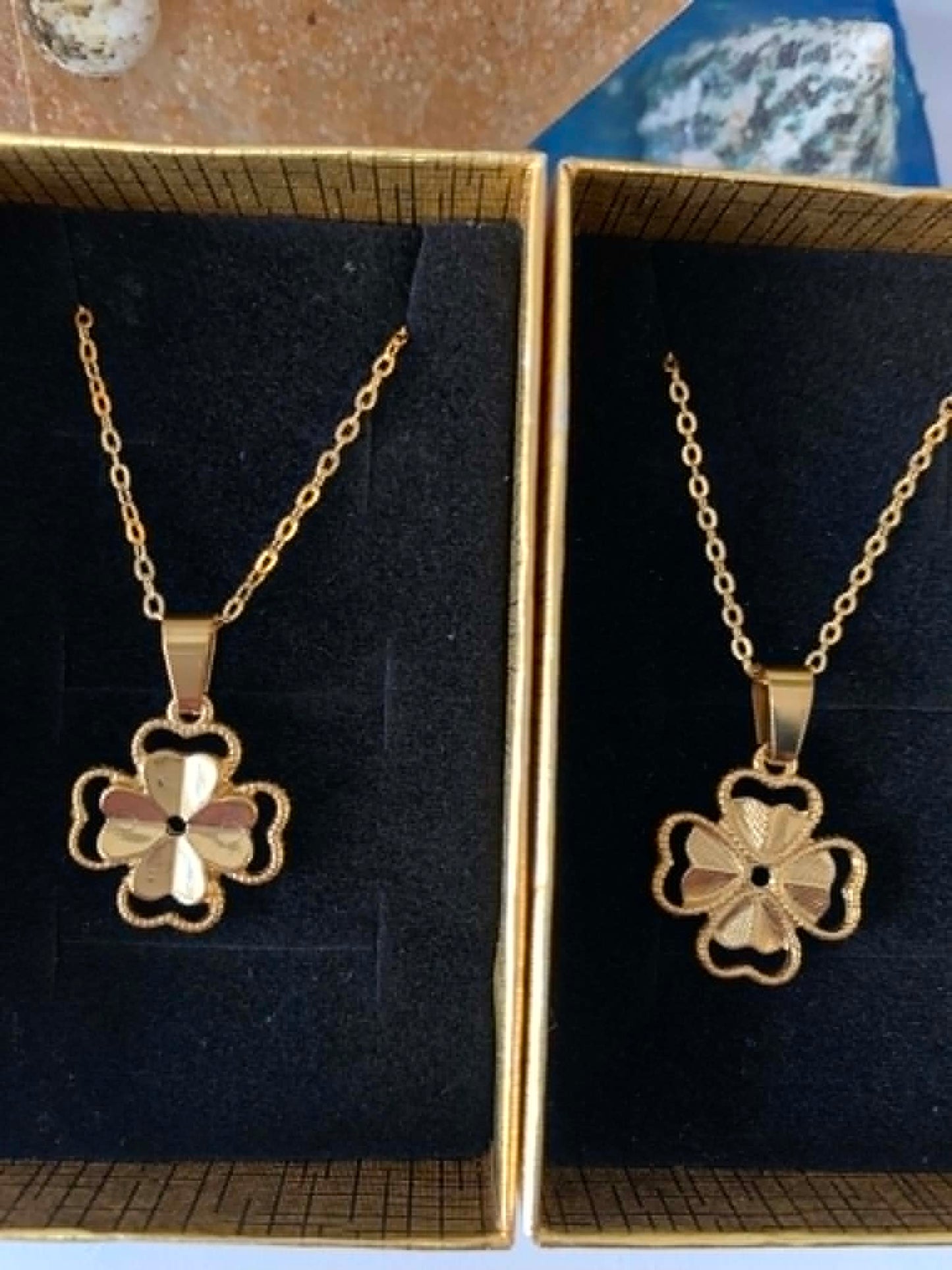 Collier trèfle à quatre-feuilles (acier inoxydable plaqué or)