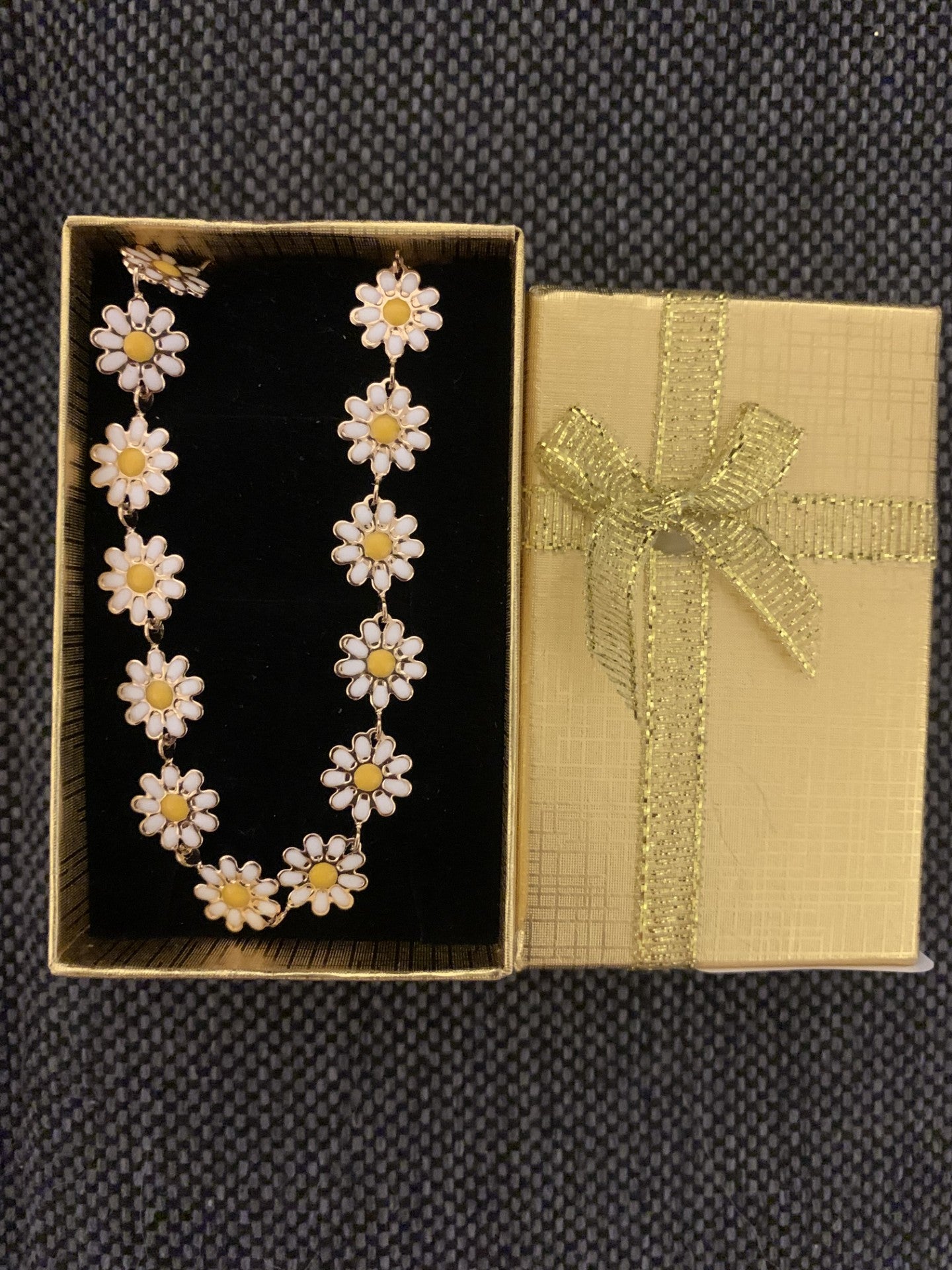 Collier marguerites dorées – Souvenir Infini  (acier inoxydable plaqué or)